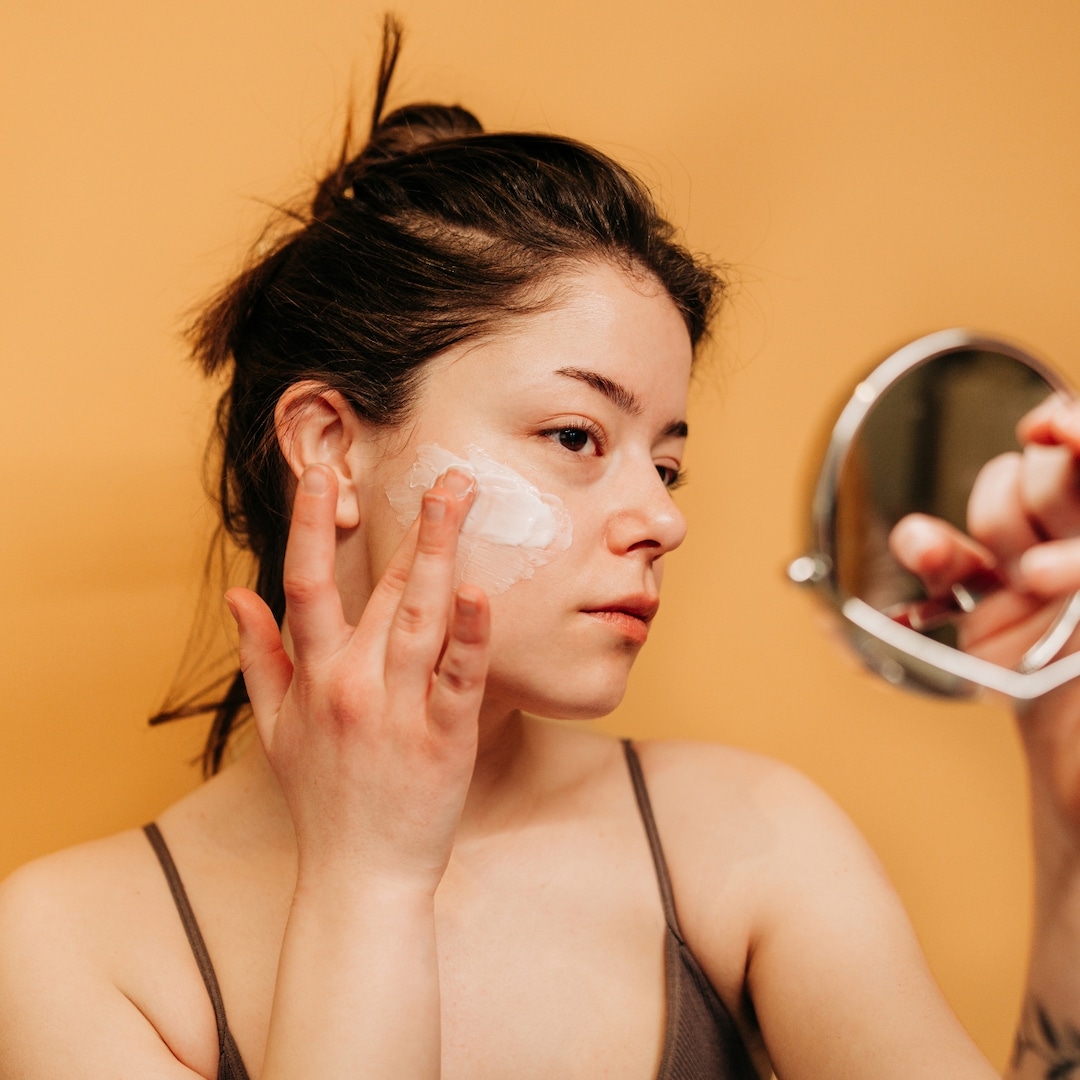 acba1637-eb79-4178-a989-a7229de1e1de_1761599293.jpg Makeup Wipes Recalled—Try These 10 Cleansing Alternatives Instead