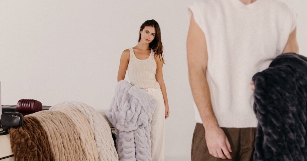 Cozy Up to Lola Blankets’ 55% Off Black Friday Sale: $35 Pillows, Ultra-Soft Blankets & More