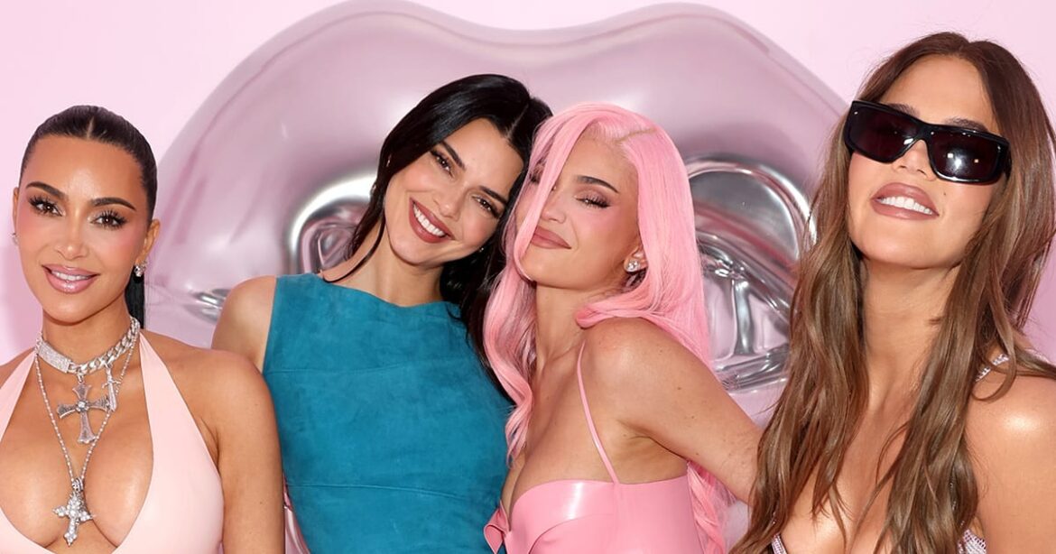 Inside the Kardashian-Jenner Family’s Thanksgiving 2025