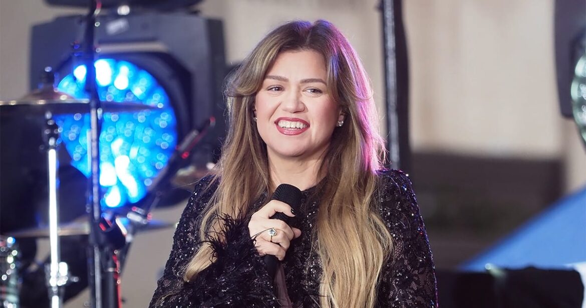 Kelly Clarkson’s Kids River and Remington Look So Grown Up in Rare Family Photo