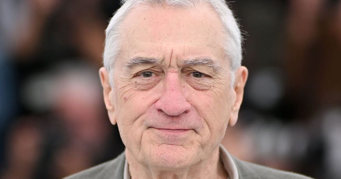 Robert De Niro Steps Out With Arm in Sling After Medical Procedure