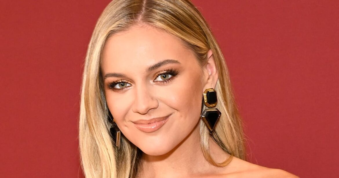 Kelsea Ballerini Tells Heckler to “F–k Off” for Calling Out Ex Morgan Evans